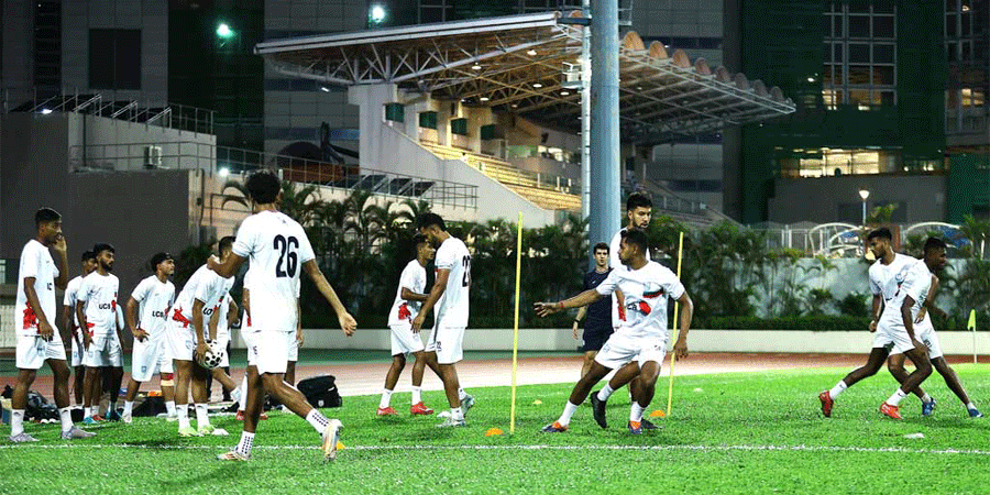 হংকংয়ে প্রস্তুতির জন্য ‘বাজে মাঠ’ পেয়েছেন হামজা-সোহেলরা