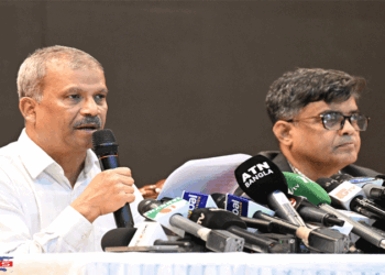 পলাতক ব্যক্তিরা নির্বাচন করতে পারবে না : আসিফ নজরুল