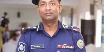 নিপীড়ন পেরিয়ে সততার আলো ছড়াচ্ছেন পিরোজপুরের কৃতি সন্তান চট্টগ্রাম রেঞ্জের অতিরিক্ত ডিআইজি নাজিমুল হক